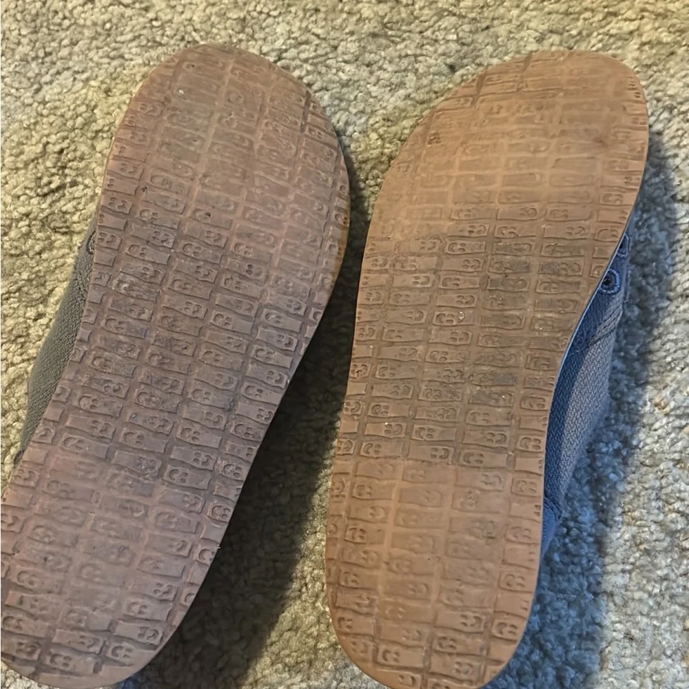 Sanuk - Picture 2 of 2